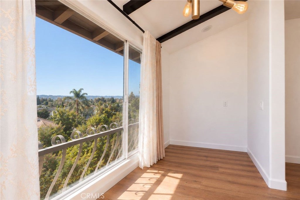 12720 Burbank 305