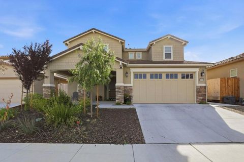 Photo of 1097 Sunridge Drive, Hollister, CA 95023 (MLS # ML82045397)