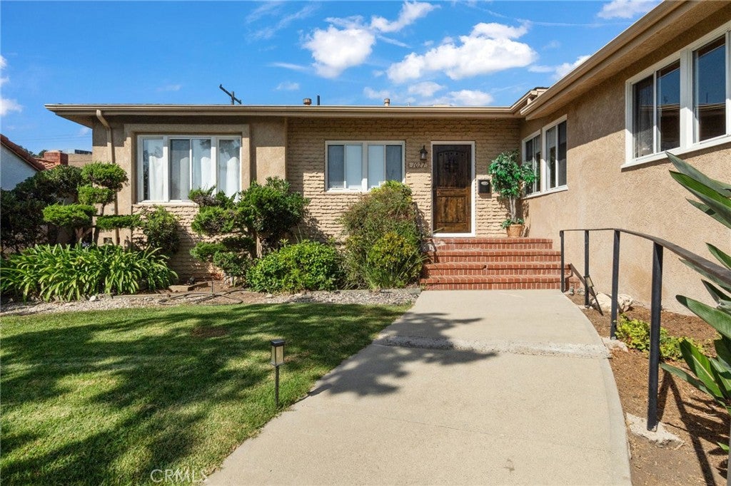1027 S Malgren