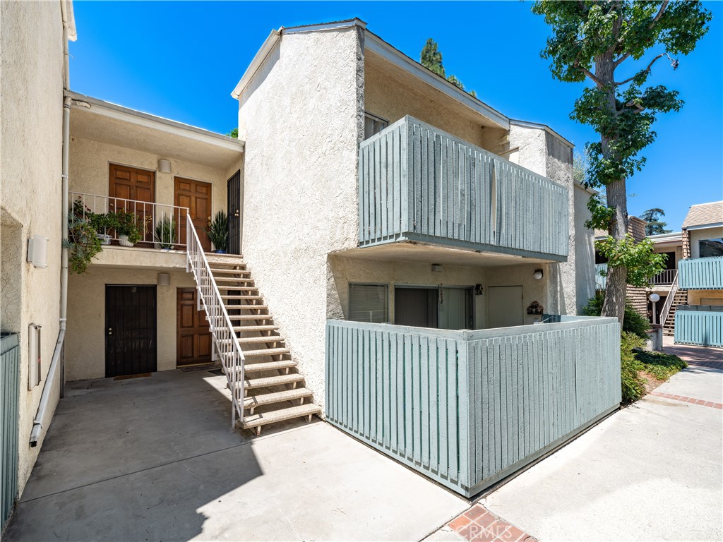Welcome to Your Turnkey Tarzana Retreat
Step into this beautifully remodeled, move-in-ready residence in the vibrant heart of Tarzana. Designed for both comfort and style, this spacious home features three generously sized bedrooms and two tastefully updated bathrooms. The open-concept layout highlights a stunning modern kitchen, complete with sleek quartz countertops, stainless steel appliances, and ample cabinetry—ideal for both casual cooking and effortless entertaining. A private patio with extra storage offers the perfect spot to unwind or store seasonal items. Inside, you’ll find freshly painted walls, contemporary wood flooring, and energy-efficient LED recessed lighting. Nestled within a secure gated community, you’ll enjoy premium amenities such as a sparkling swimming pool, recreation room, and a charming gazebo for social gatherings. Perfectly positioned, this home is just minutes from top-rated restaurants, shopping destinations, Lake Balboa Golf Course, public transportation, and easy freeway access. Experience the very best of Tarzana living—schedule your tour today!