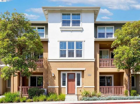 Photo of 5569 Azalea Way Way, Newark, CA 94560 (MLS # 41126420)