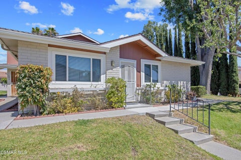 Photo of 593 Avenida Del Platino, Newbury Park, CA 91320 (MLS # 226003318)