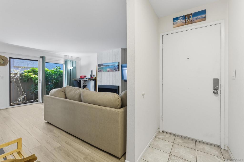 2346 Grand