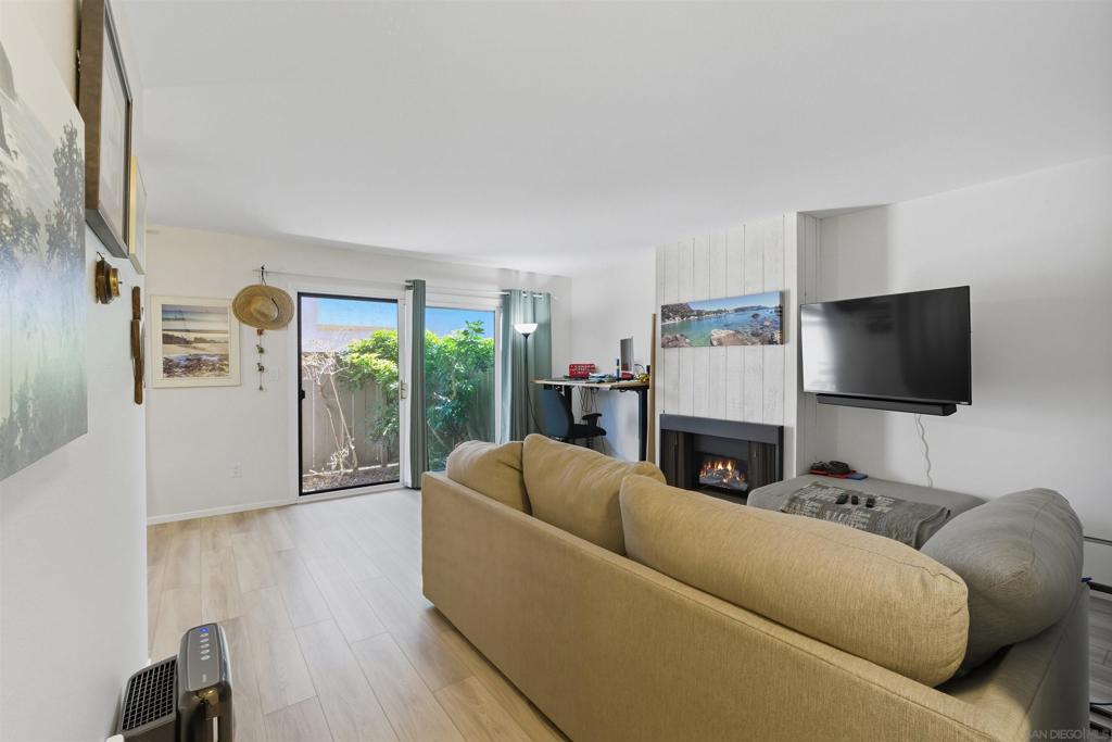 2346 Grand