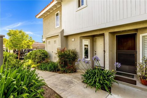Photo of 268 Lemon Grove Grv, Irvine, CA 92618 (MLS # OC25103868)