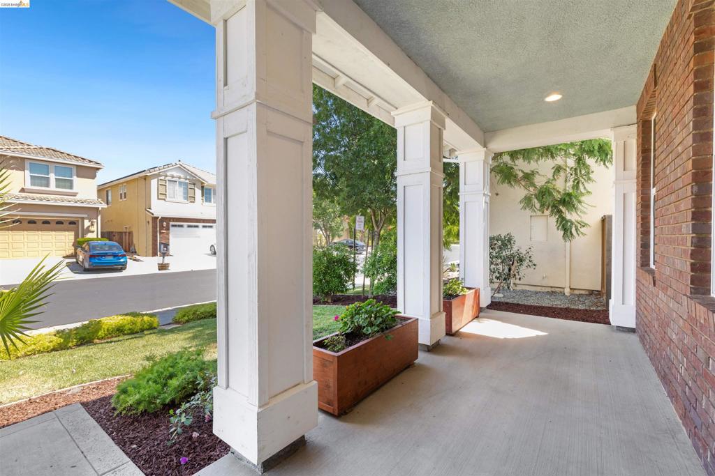 8056 Westport Cir