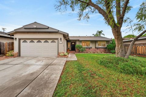 Photo of 2467 Nightingale Drive, San Jose, CA 95125 (MLS # ML82041207)