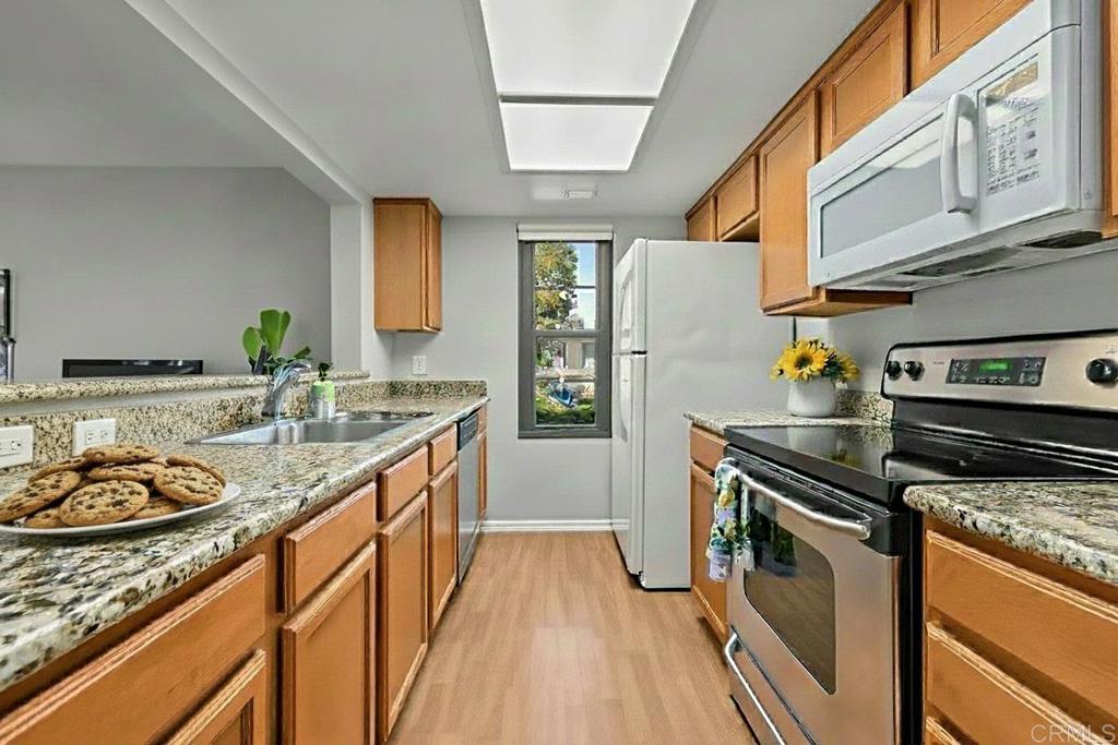 15032 Avenida Venusto