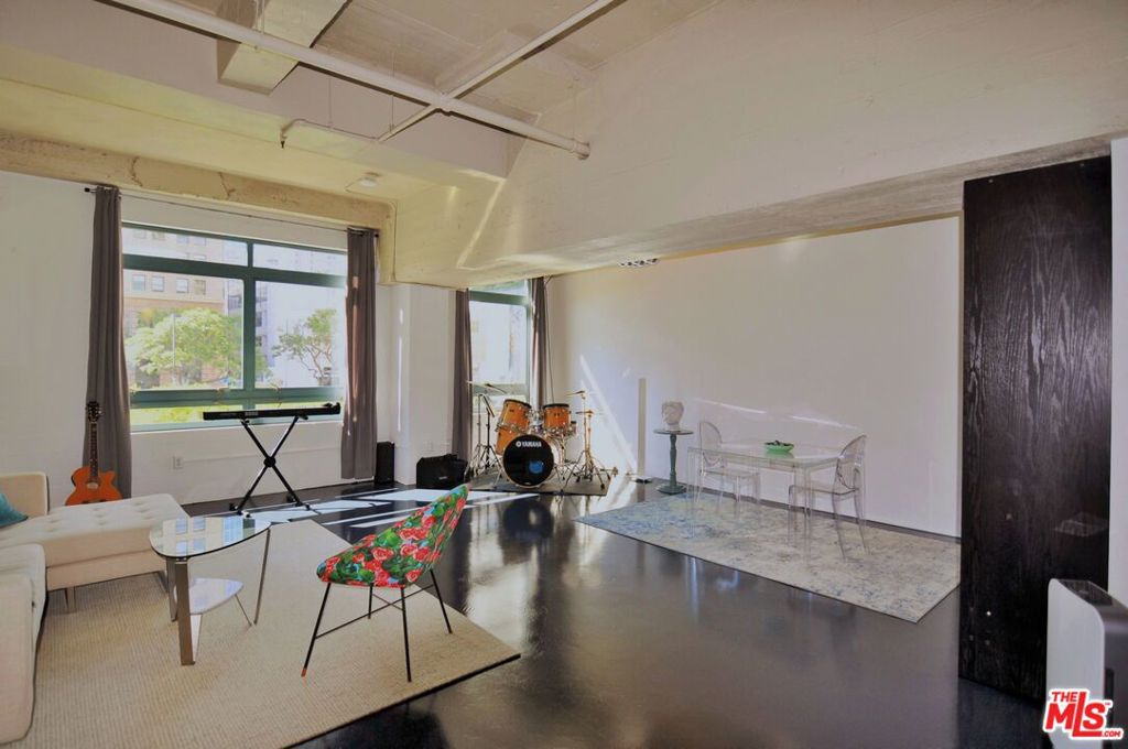 849 S Broadway M9