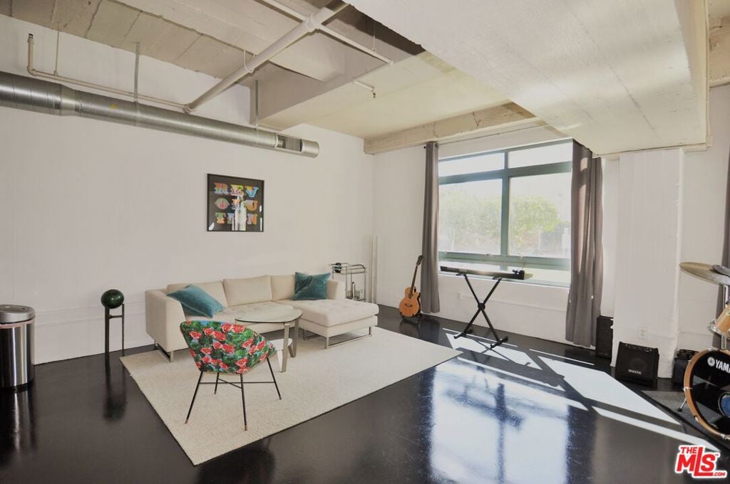 849 S Broadway M9