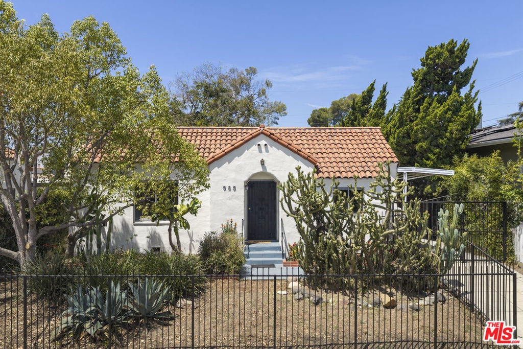 585 N Irving Boulevard