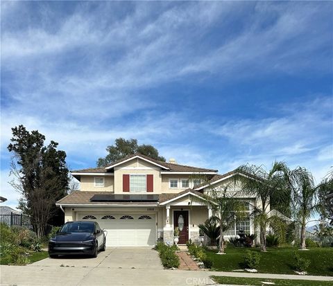 Photo of 11918 Edgecliff Ave, Sylmar, CA 91342 (MLS # CV26062439)