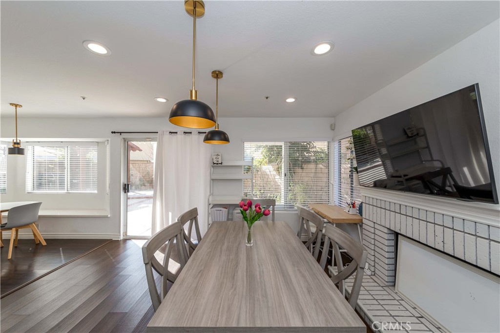5621 Rostrata Avenue