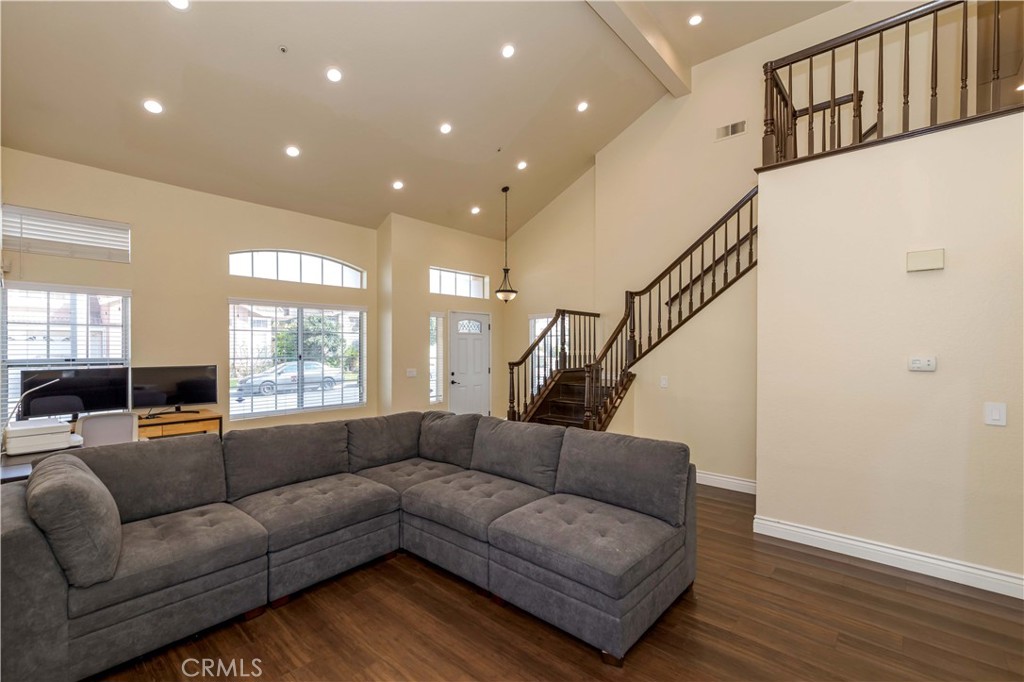 5621 Rostrata Avenue