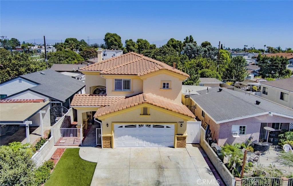 13882 La Bonita