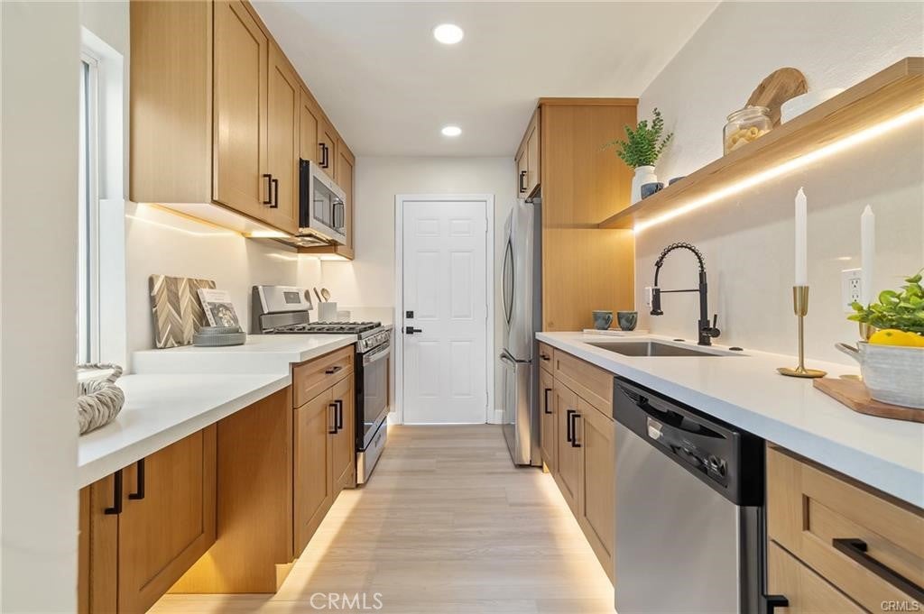 311 E Cummings