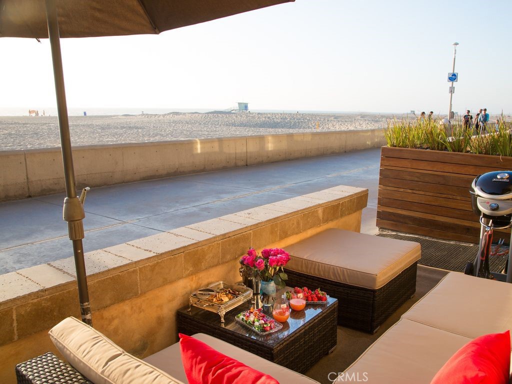 Available September 1st, 2025. Discover an exceptional property on The Strand—your dream beach getaway awaits! Nestled in the heart of Hermosa Beach, this wonderful community offers a vibrant lifestyle filled with outdoor activities like volleyball, surfing, and biking. You can stroll along the picturesque Strand, relax on the front patio to people-watch, or take a leisurely walk along the iconic pier. With warm, sunny days and a sparkling blue ocean, Hermosa Beach is the perfect destination for your next vacation rental.
This well-maintained residence has consistently received 5-star reviews on VRBO for the past 20 years and is available for both long and shorter-term stays. As you enter the spacious great room, you'll be welcomed by a bright and airy open floor plan, boasting a stunning vaulted ceiling with white wood beams. For your comfort, the apartment is equipped with air conditioning, and you'll also find an in-home washer and dryer for added convenience.
Enjoy restful nights in a luxurious King bed, complemented by tasteful furnishings throughout the space. The living room features a sofa that can be an additional sleeping space, providing extra sleeping accommodations for your guests. All furnishings are regularly maintained or replaced as needed. If you're visiting for work, you'll appreciate the high-speed internet and dedicated workspace, ensuring all your vacation and corporate needs are met.
We take pride in offering prompt maintenance, typically resolving minor issues within 24 hours, and we consistently clean common areas to maintain a welcoming environment. For those who need a workspace feel, you can take advantage of "Unita," an impressive office facility within walking distance, along with two additional nearby locations. These spaces provide access to a conference room, workstations, a break room, and even surfboards—only in Hermosa! Cleaning once per month.
Casa Premiere is one of four apartments in a well-kept building. Guests have full access to the oceanfront patio, perfect for enjoying stunning sunset views and barbecues. Experience the best of Hermosa Beach and make unforgettable memories at your coastal retreat!