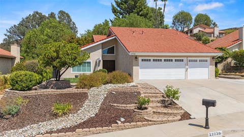 Photo of 27730 Sutters Pointe DR, Saugus, CA 91350 (MLS # SR26168825)