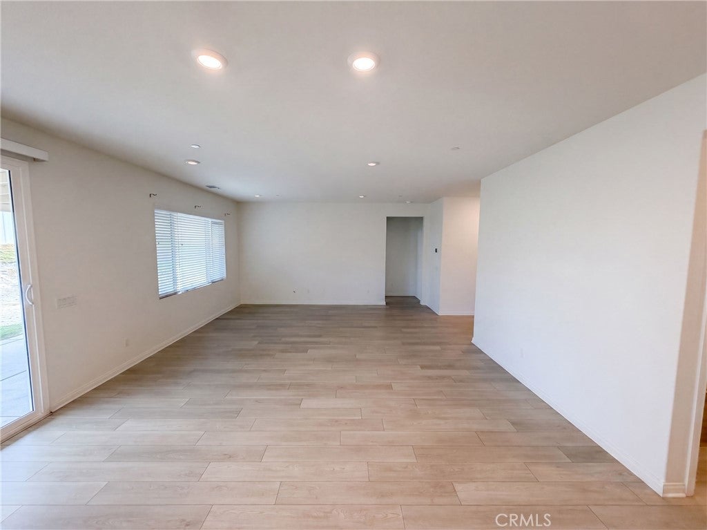 27744 Bay