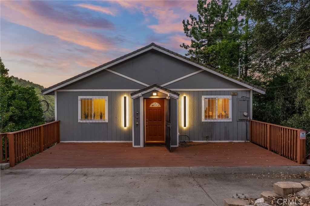 23377 Crestview