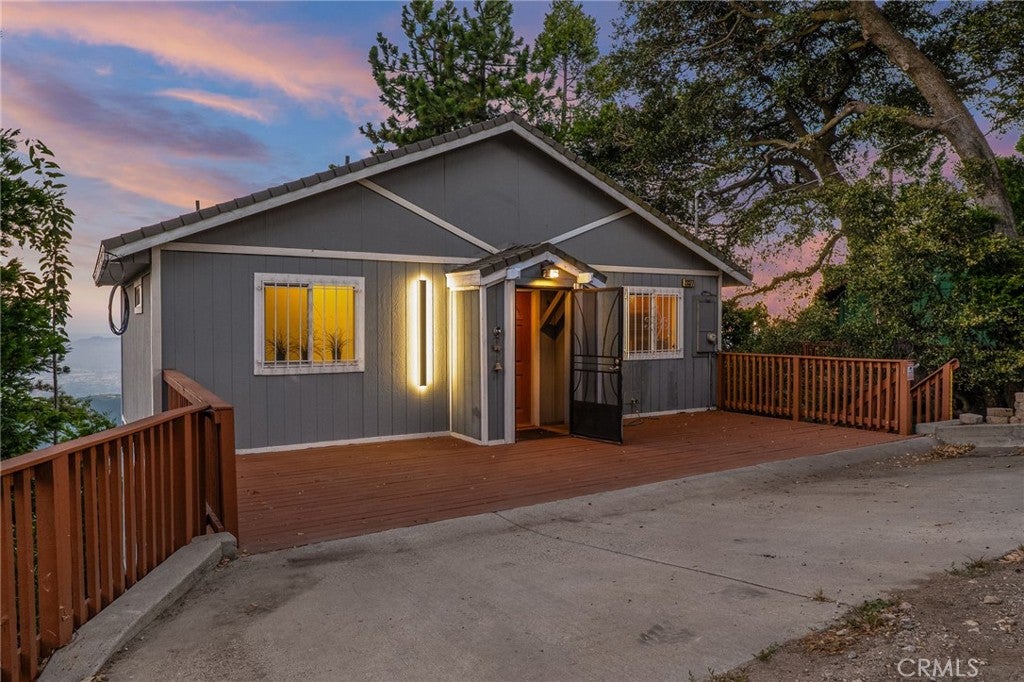 23377 Crestview