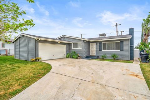 Photo of 25459 33rd St, San Bernardino, CA 92404 (MLS # CV26070173)