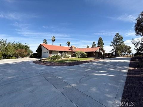 Photo of 27572 Highview Ave, Barstow, CA 92311 (MLS # HD26083990)