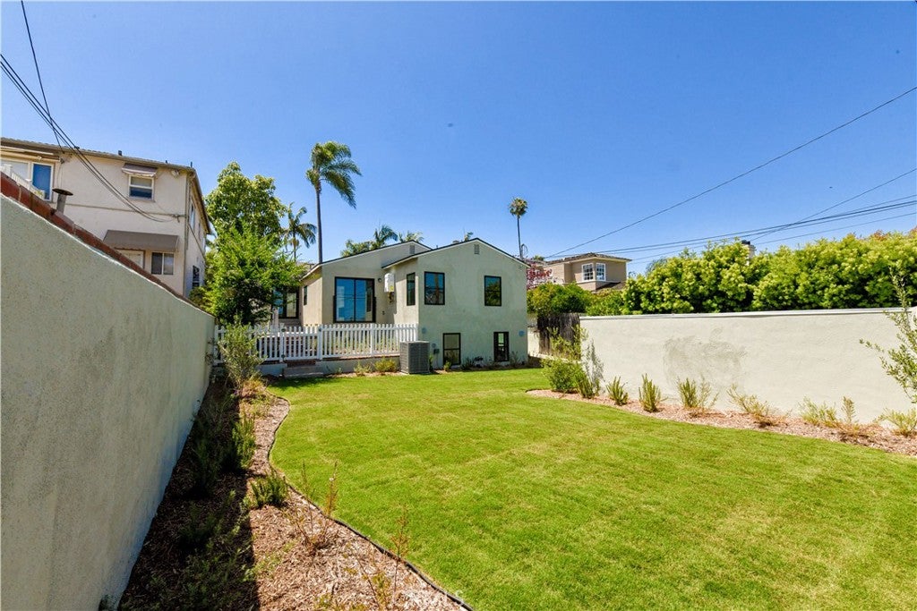 292 Granada Ave, Long Beach CA 90803