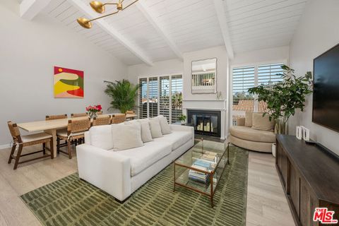Photo of 28378 Rey De Copas Lane, Malibu, CA 90265 (MLS # 26670007)