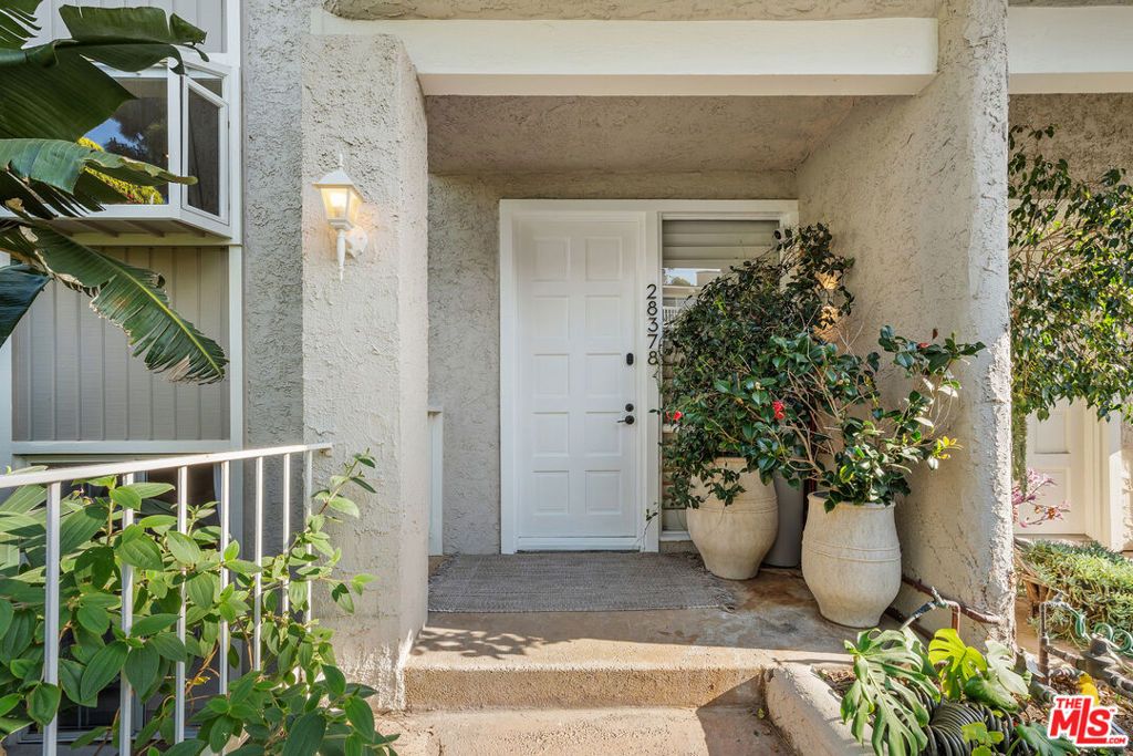 Photo of 28378 Rey De Copas Lane, Malibu, CA 90265 (MLS # 26670007)