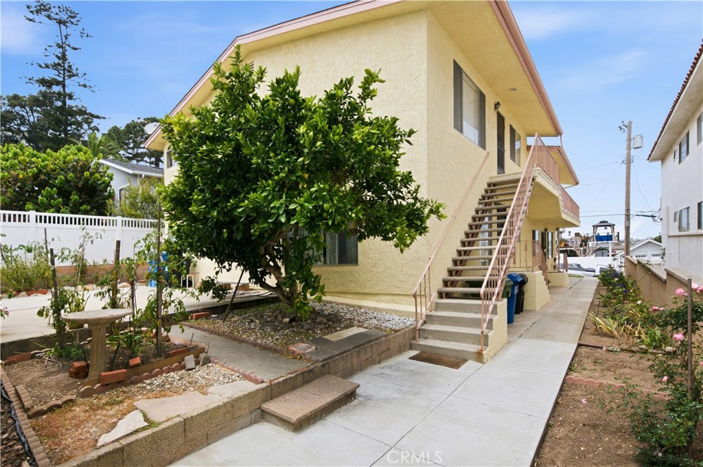 565 W 36th