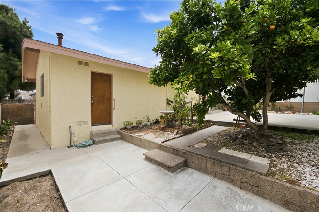 565 W 36th