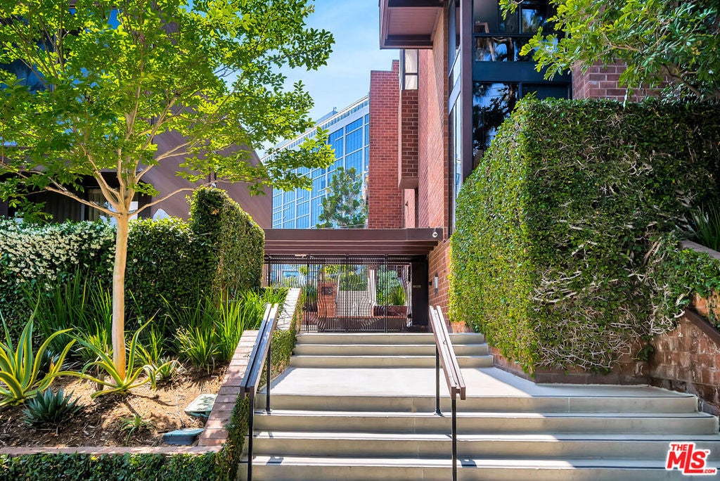 Photo of 1033 Carol Drive #305, West Hollywood, CA 90069 (MLS # 26986731)