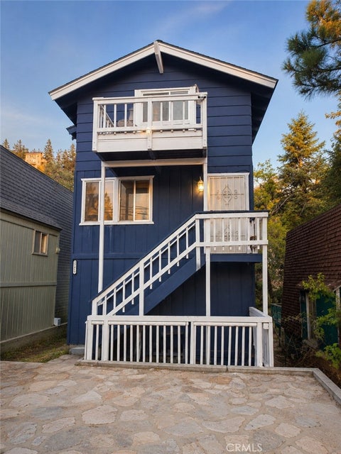 Photo of 33417 Cedar Dr DR, Arrowbear, CA 92382 (MLS # CV26161490)