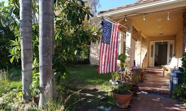 2241 Flintridge