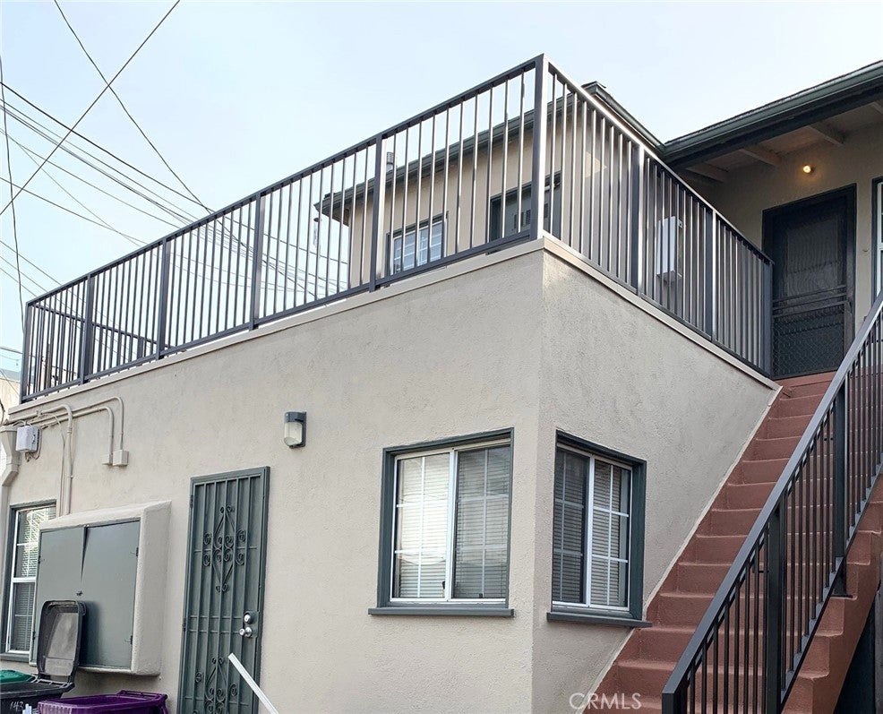 143 Pomona