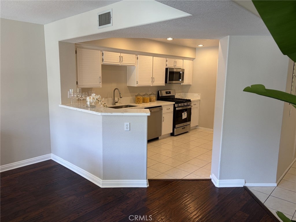 8012 E Snowberry E