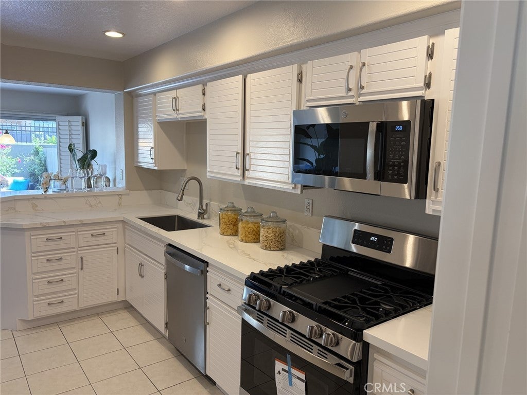 8012 E Snowberry E