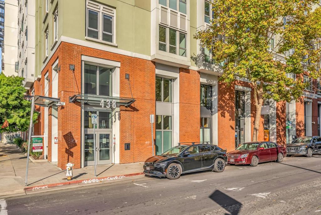 438 W Grand Avenue 615