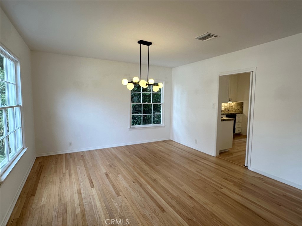 15440 Dickens Street