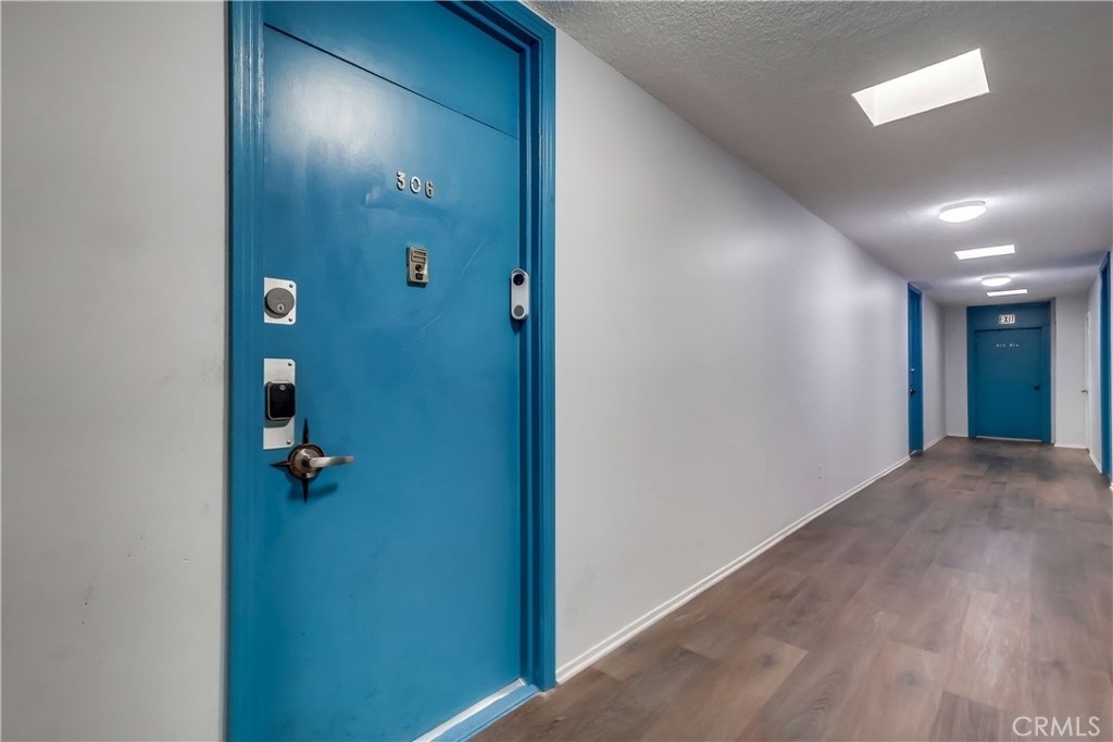 425 S Kenmore Avenue 306