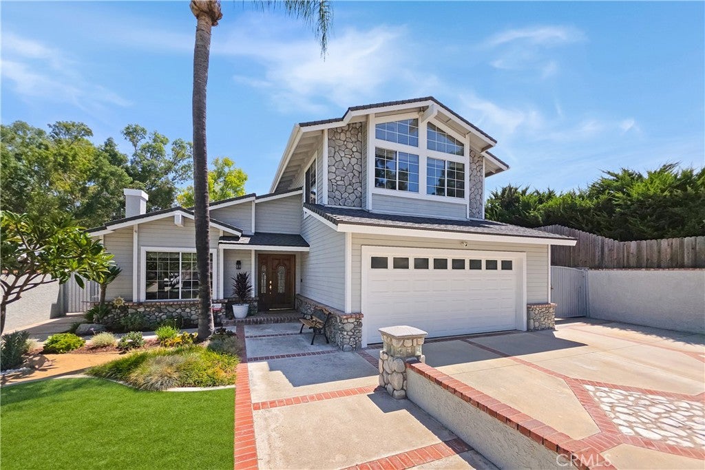 15597 Rolling Ridge