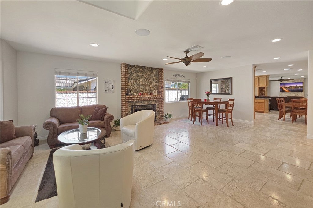15597 Rolling Ridge