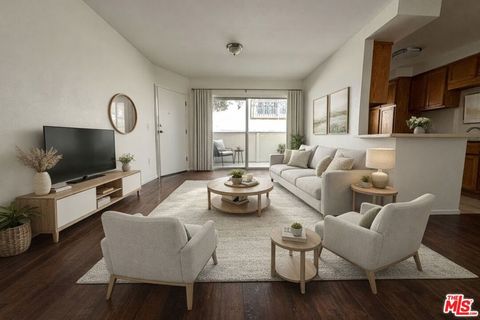 Photo of 11727 Mayfield Avenue #2, Los Angeles, CA 90049 (MLS # 26672089)