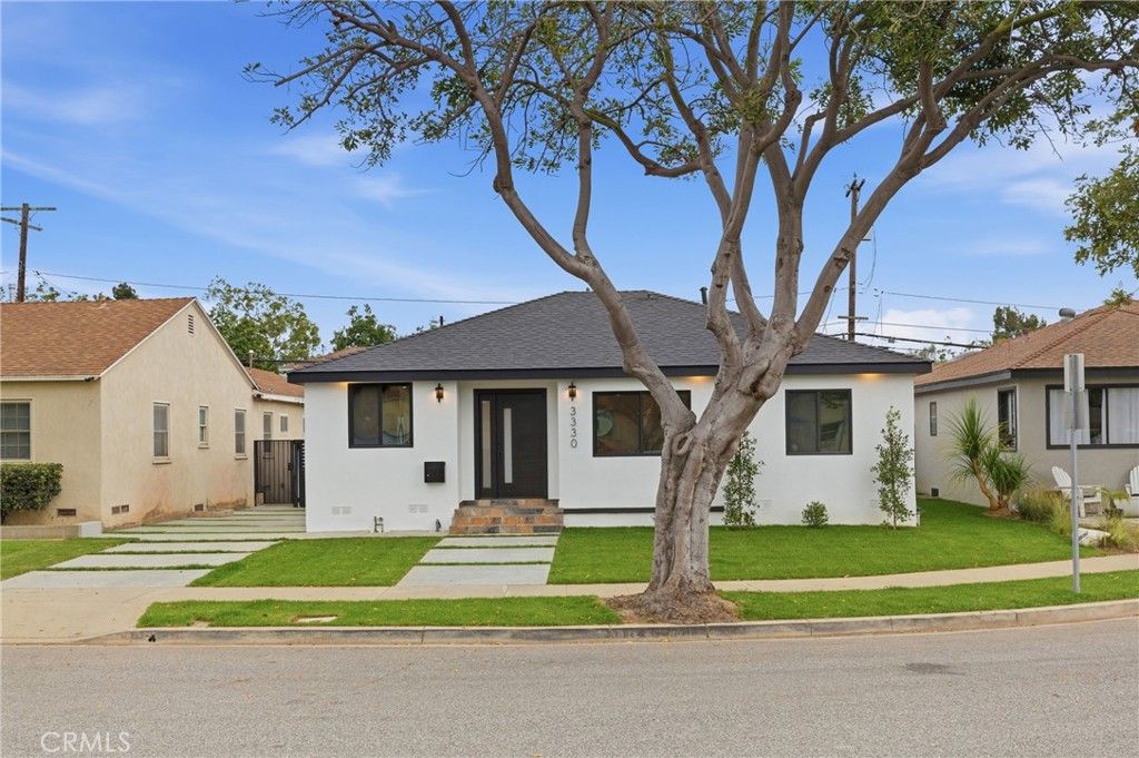 Photo of 3330 Delaware Avenue, Santa Monica, CA 90404 (MLS # PW26028531)