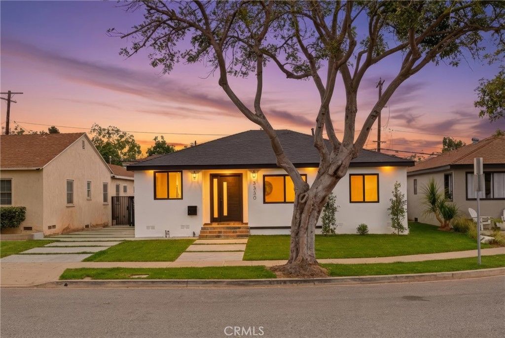 Photo of 3330 Delaware Avenue, Santa Monica, CA 90404 (MLS # PW26028531)