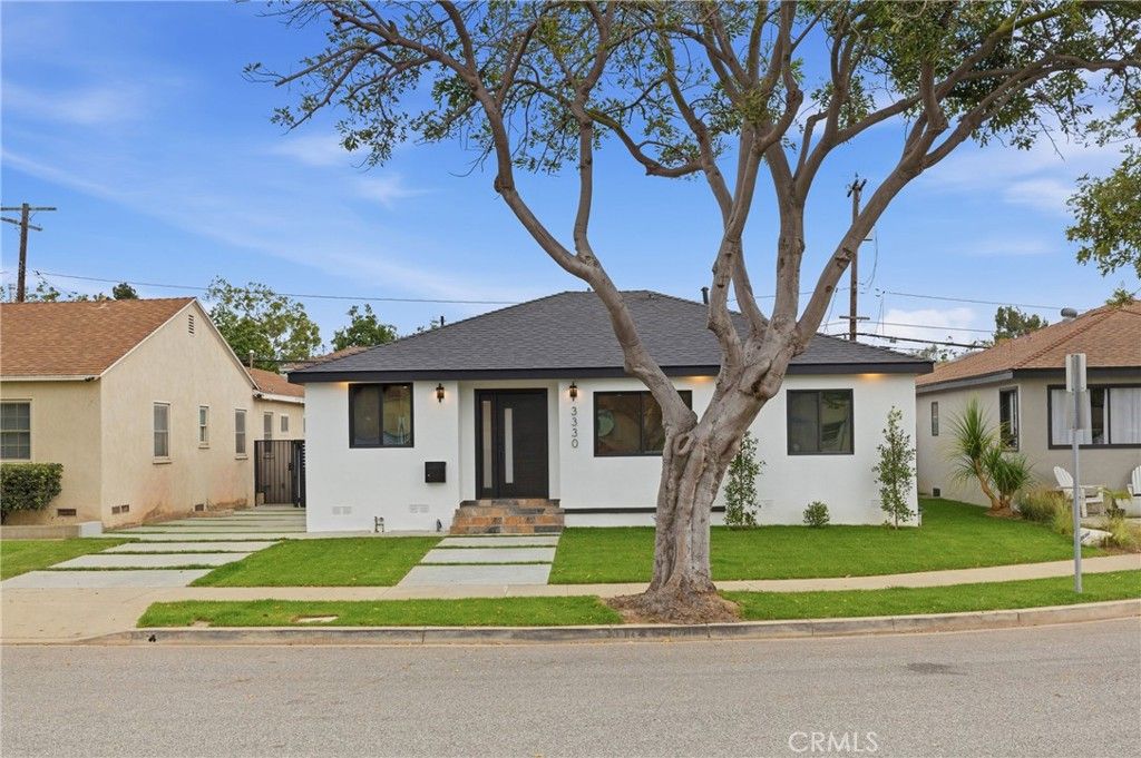 Photo of 3330 Delaware Avenue, Santa Monica, CA 90404 (MLS # PW26028531)