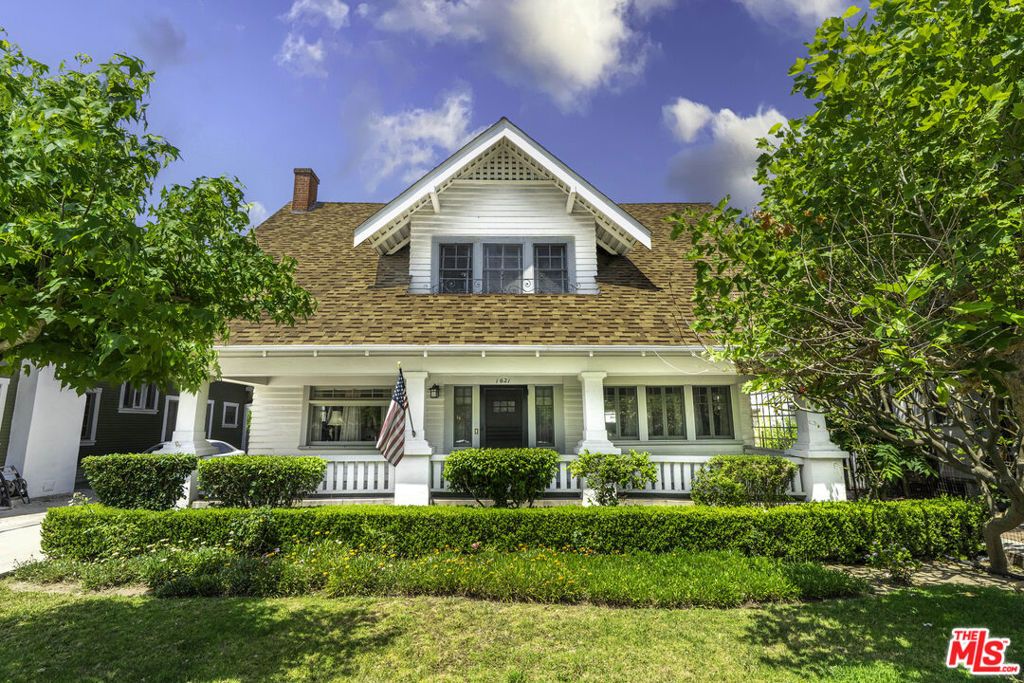 Photo of 1621 5th Avenue, Los Angeles, CA 90019 (MLS # 26835909)