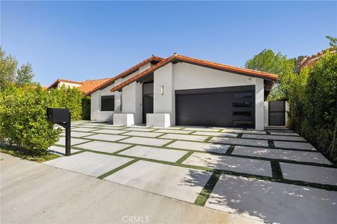 Photo of 9450 Tampa Avenue, Northridge, CA 91324 (MLS # GD26034342)