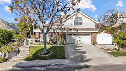 Photo of 26334 Emerald Dove Dr, Valencia, CA 91355 (MLS # SR26046786)